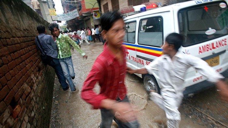 India: Un hombre intenta suicidarse y mata a una mujer tras caer desde una terraza