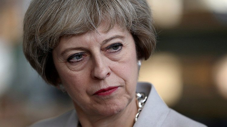 "Respondió 'sí' sin dudar": Critican a Theresa May por su disposición a emplear armas nucleares