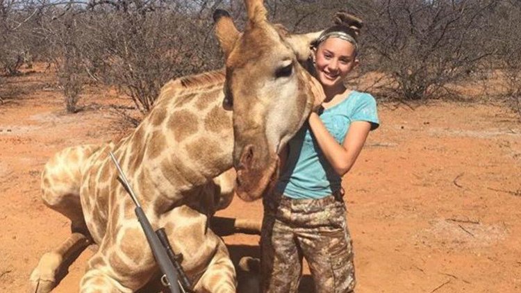 "Disfruto y no voy a parar": Niña cazadora famosa por polémicas fotos vuelve a causar indignación