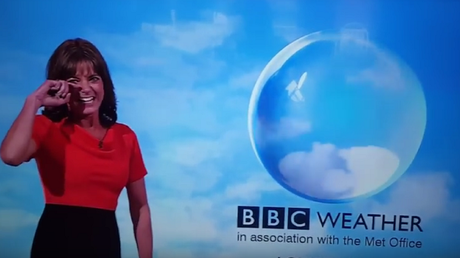 A la señora del tiempo de la BBC le da un contagioso ataque de risa en directo