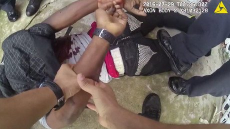 Polémica: Un video muestra a policías de EE.UU. esposando a un detenido moribundo