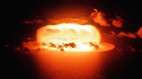 Video: El pánico de un hombre que cree que Rusia ha lanzado un ataque nuclear contra el Reino Unido