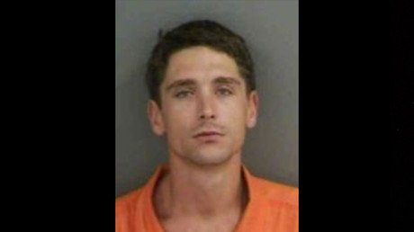 EE.UU: Un joven roba y estrella  el barco del dentista que mató al famoso león Cecil