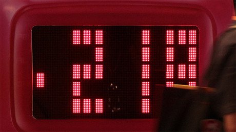 La historia del niño arrestado en EE.UU. por construir un reloj que confundieron con una bomba