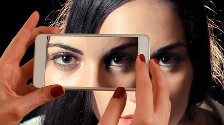 Un científico explica la conexión entre la radiación de los móviles y el cáncer