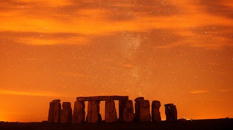 Hallan un antiguo templo de enormes dimensiones cerca de Stonehenge