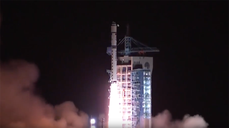 Video: China lanza con éxito el primer satélite de comunicación cuántica