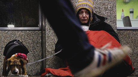 Sexo a cambio de techo: anuncios británicos hacen propuestas indecentes a mujeres sin hogar