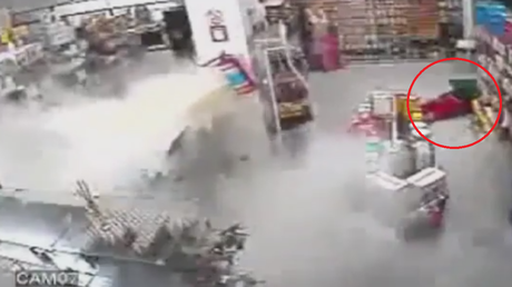 Entra a robar en una tienda y en su primer paso ya era hombre muerto