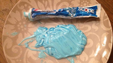 Una madre explica a su hija el poder de las palabras con una metáfora que se ha hecho viral