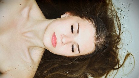 Llega el 'Tinder sin ropa': Un nuevo sitio de citas permite publicar fotos de los usuarios desnudos