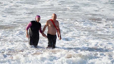 La Red no perdona: "¿No sería mejor prohibir a los hombres gordos con 'speedo' que el 'burkini'?"