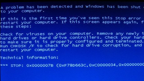 Se viraliza una imagen de una 'pantalla azul de la muerte' gigante en un edificio de Tailandia