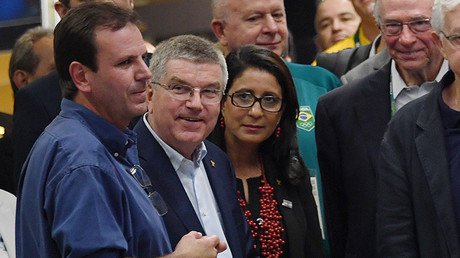 "Rita, ten mucho sexo aquí": Alcalde de Río recibe críticas tras entregar viviendas sociales (Video)