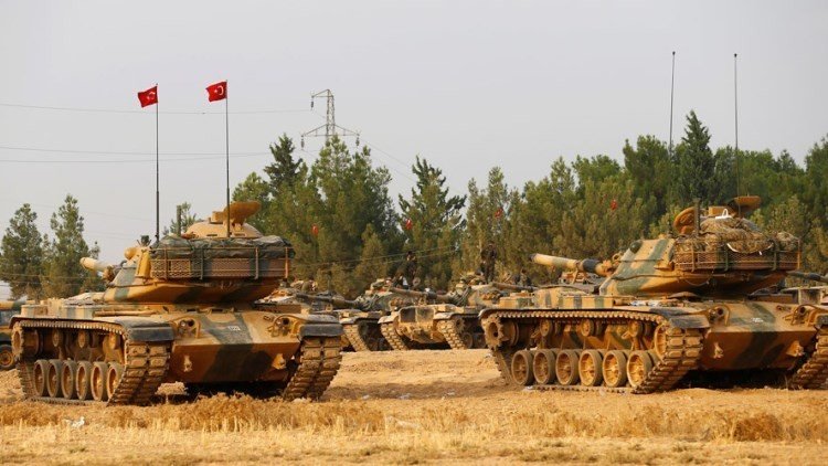 El Ejército turco manda más tanques a Siria y se despliega más cerca de Alepo (vídeo)
