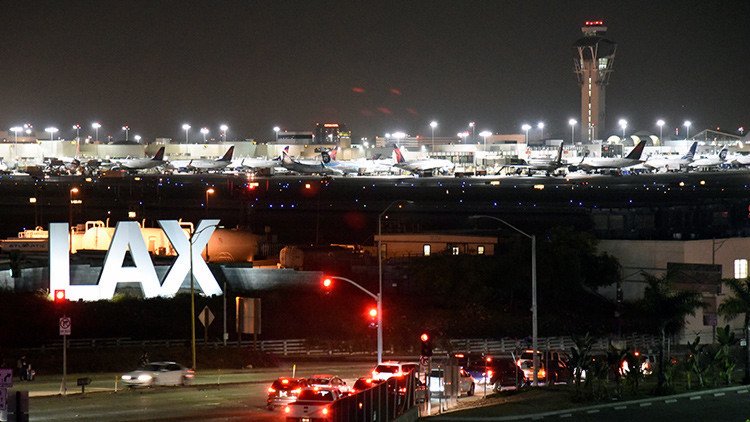 Los Ángeles: Vagabundo se cuela en un jet privado y causa daños por 5.000 dólares