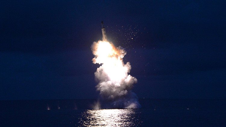 Corea del Norte lanza tres misiles balísticos hacia el mar de Japón