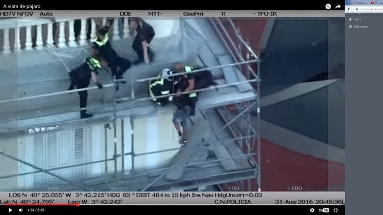 Impresionante maniobra de un bombero para salvar a un suicida