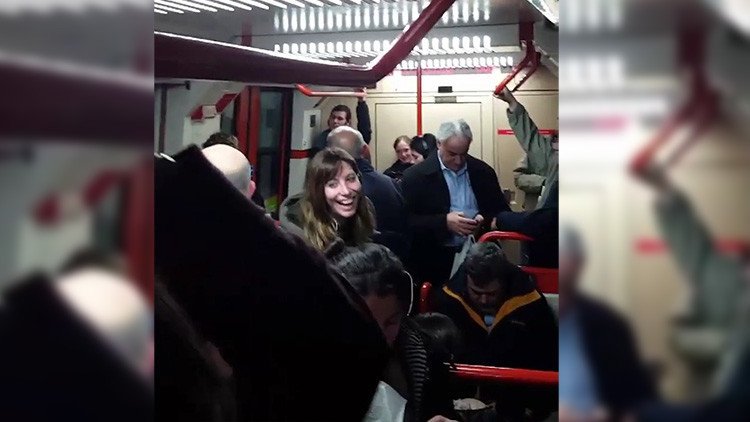"Yo hacía todo por él": Una conductora argentina del metro olvidó apagar el micrófono 