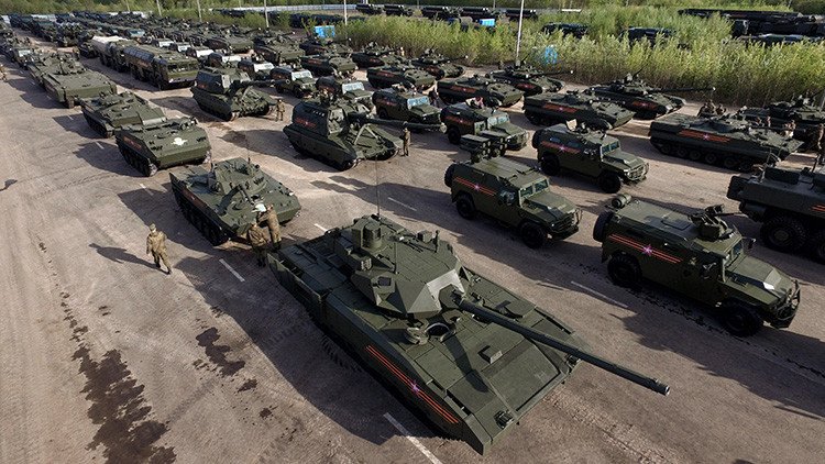 Las Fuerzas Armadas de Rusia reciben los primeros tanques Armata 