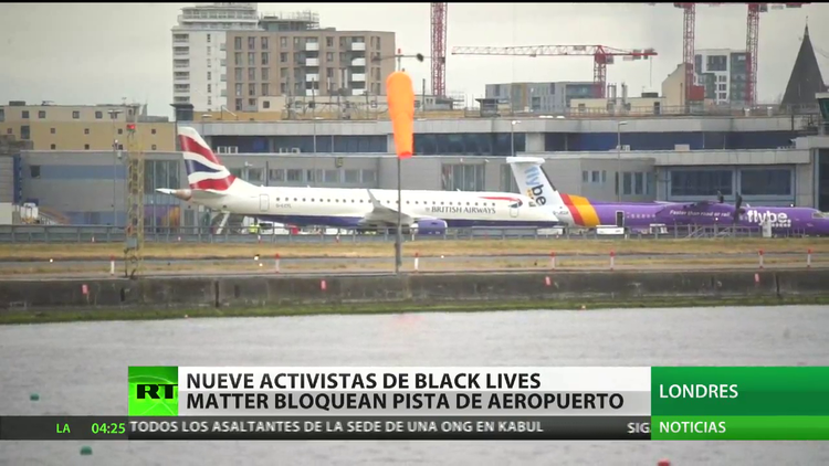 Nueve activistas de Black Lives Matters bloquean un aeropuerto de Londres