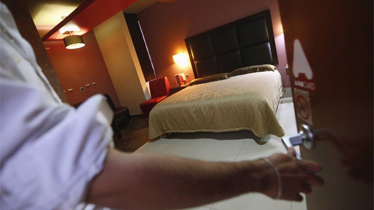 México: Despierta desnuda y drogada en un hotel tras citarse con un hombre por Facebook