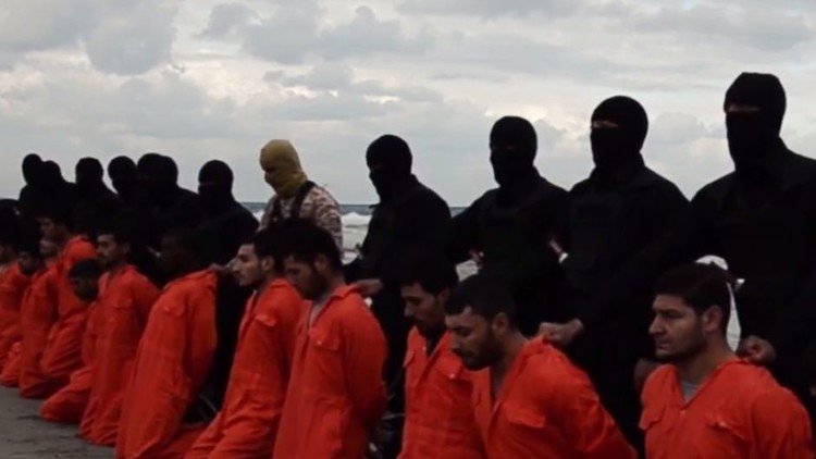 EXCLUSIVO: RT recorre los lugares donde el Estado Islámico ejecutaba a sus víctimas en Libia 