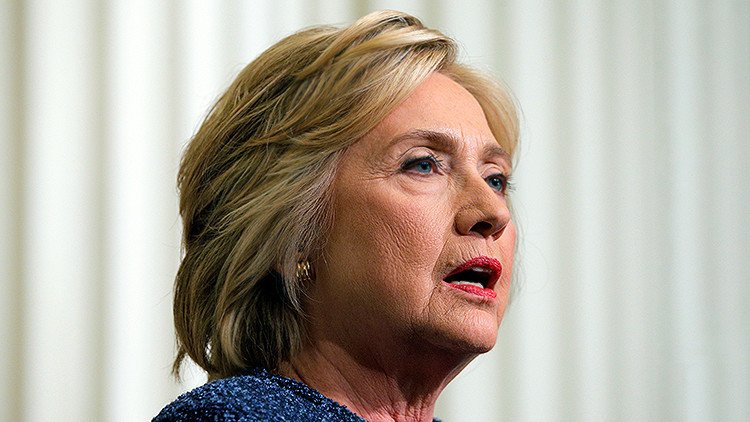 Hillary Clinton padece neumonía