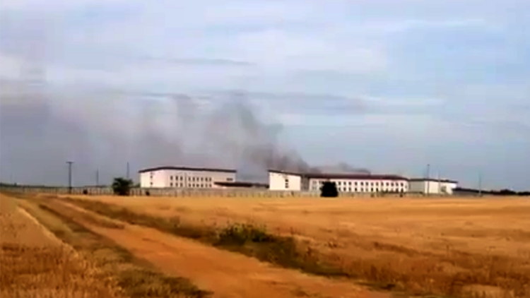 60 presos prenden fuego a una cárcel del oeste de Francia (video, foto)