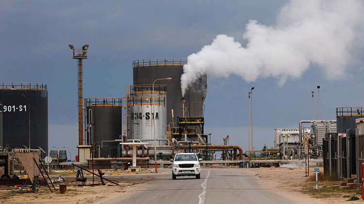 "Punto de inflexión" en Libia: El Gobierno de Trípoli en alerta tras el asalto a puertos petroleros