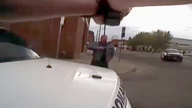 Un video de la cámara corporal de un policía de EE.UU. graba cómo matan a un suicida (18+)