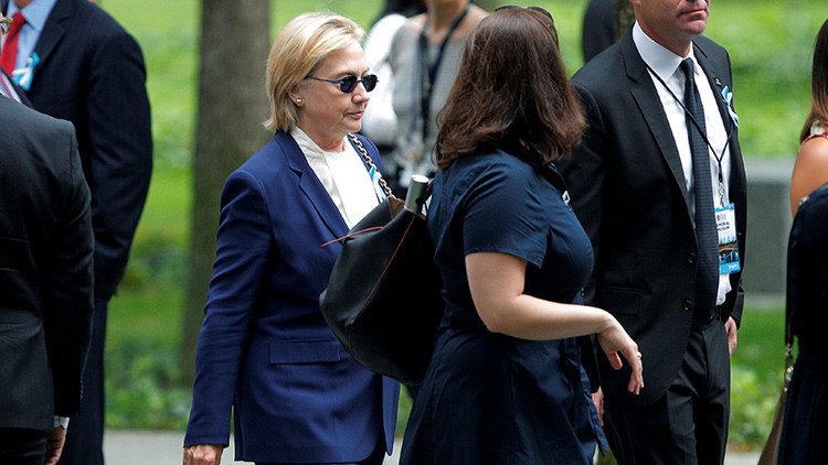 Exagente secreto: "El desmayo de Clinton pudo haber sido resultado de una convulsión"