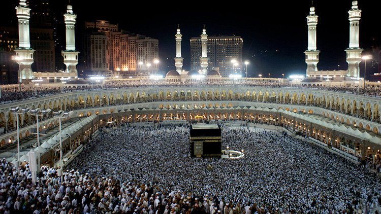 El embajador británico en Arabia Saudita se convierte al Islam y asiste al Hajj