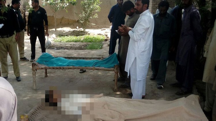 Pakistán: Asesinan a una mujer y cuelgan su cuerpo de un árbol para salvar el 'honor' de su familia