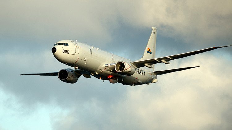 Un avión militar de EE.UU. se acerca a las bases de la Fuerza Aérea y la Armada de Rusia en Siria