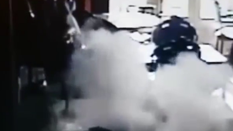 Video explosivo: Así estalló este móvil de Samsung en las manos de una mujer 