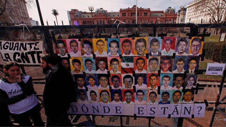 Celulares de los 43 normalistas de Ayotzinapa fueron usados durante meses después de su desaparición