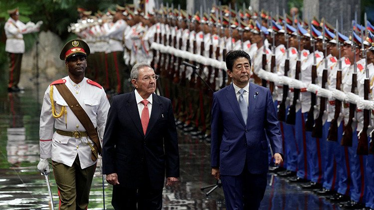 Fidel Castro se reúne en Cuba con Shinzo Abe, primer ministro de Japón