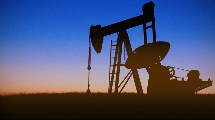 Arabia Saudita propone reducir su producción de petróleo en 500.000 barriles al día