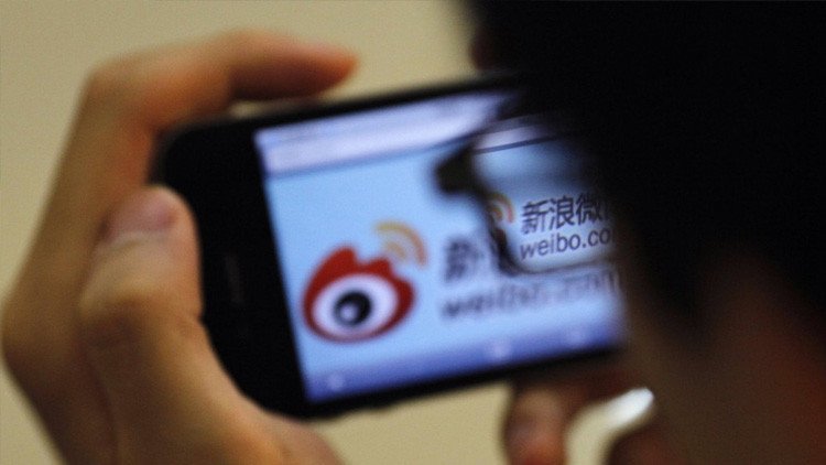 Una adolescente china mata a su madre de hambre por llevarla a un centro para la adicción a Internet