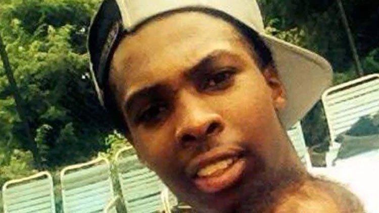EE.UU.: Un joven afroamericano pide ayuda al 911 y muere tras una pelea violenta con varios policías