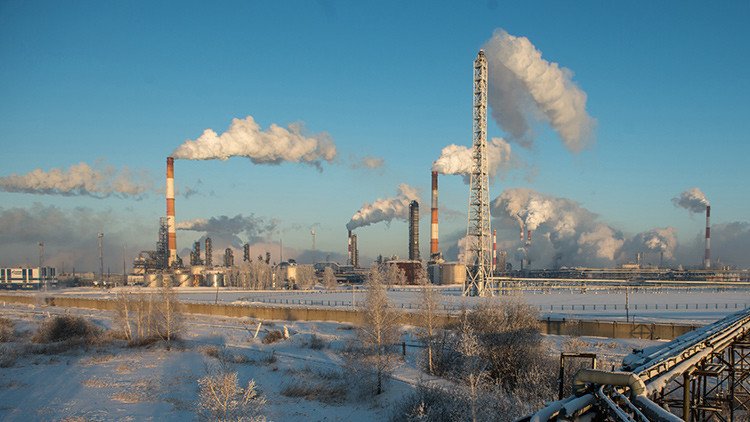 Rusia aceptaría congelar la producción de petróleo en el nivel actual