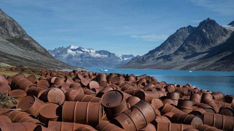 Miles de barriles tóxicos de una base militar abandonada de EE.UU. contaminan Groenlandia (FOTOS)