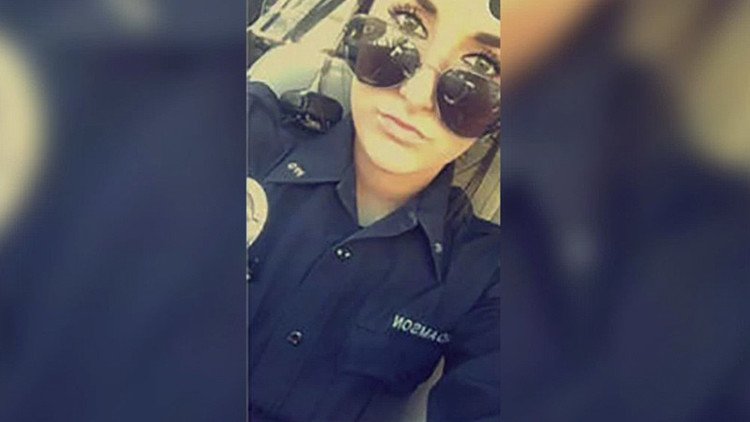 "Hoy la ley soy yo, negrata": Una policía pierde dos trabajos por una publicación en Snapchat