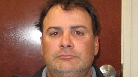 Arrestado por su víctima: Una mujer policía atrapa al hombre que abusó de ella cuando era niña