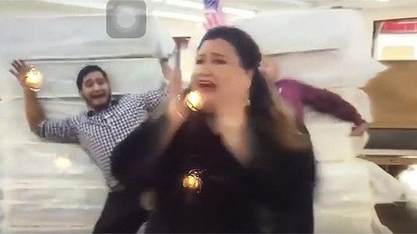 ¿El anuncio con peor gusto de la historia?: Cierran una tienda de colchones por su 'oferta del 11-S'