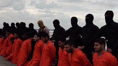 EXCLUSIVO: RT recorre los lugares donde el Estado Islámico ejecutaba a sus víctimas en Libia 