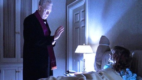 Exorcizan a jóvenes peruanas tras "ser poseídas por el demonio" 'Charlie Charlie' (video)