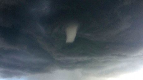 ¿Un portal a otra dimensión? Un extraño embudo se abre en el cielo de Siberia (Fotos)