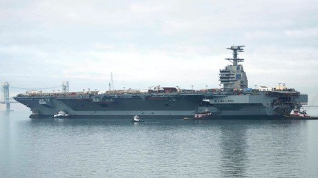 Los defectos que mantienen anclado al portaviones más caro de la historia